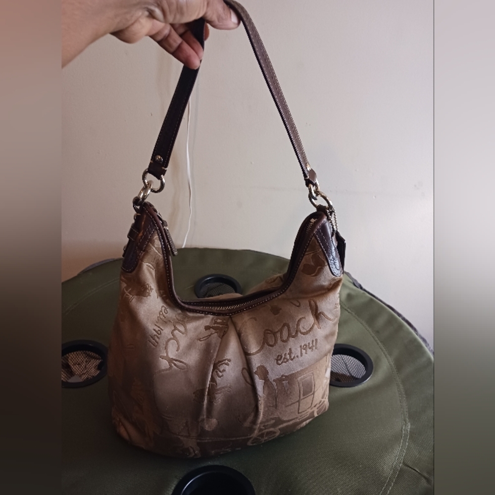 Coach shoulder bag for ladie